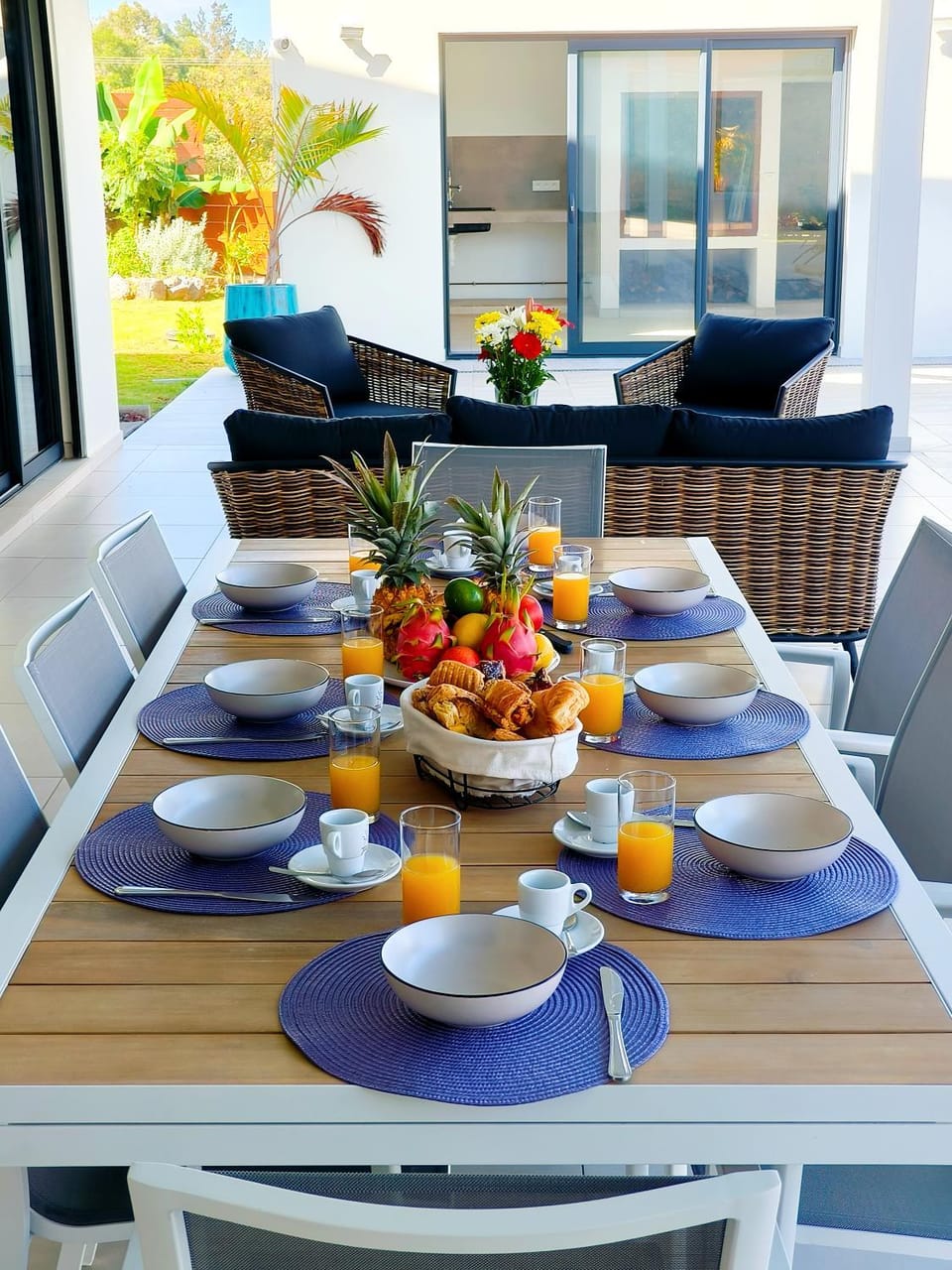 Dining area, Breakfast