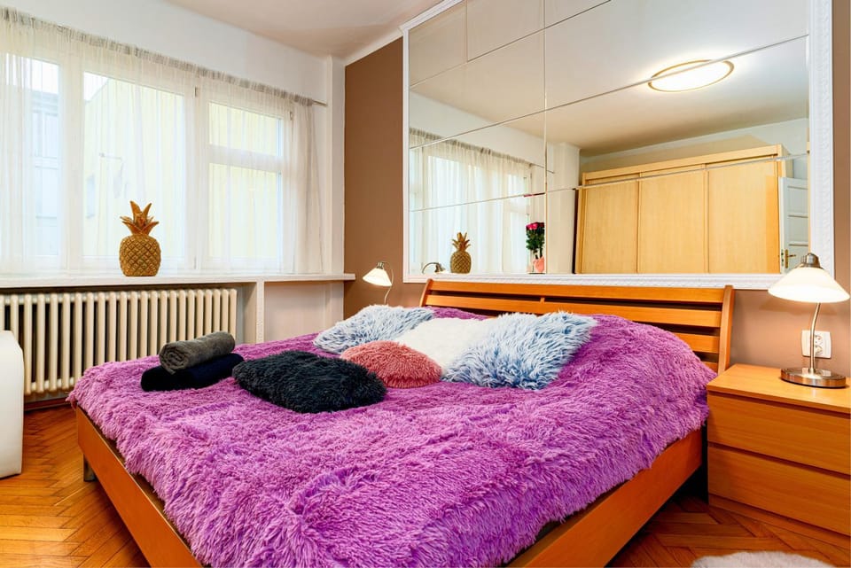 Bed, Photo of the whole room, Bedroom, internet, towels, wardrobe