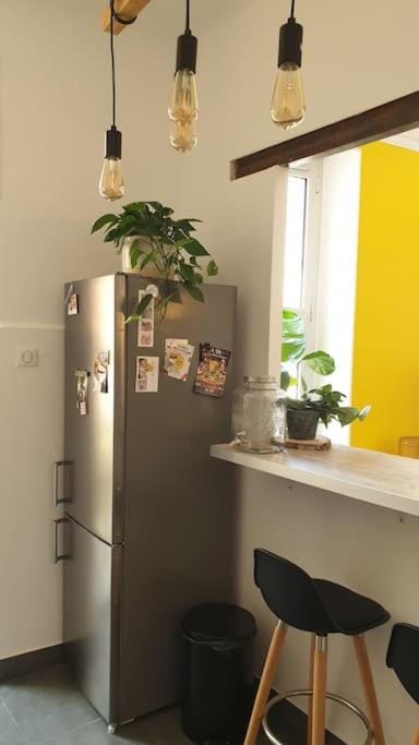 Kitchen or kitchenette, Dining area, oven