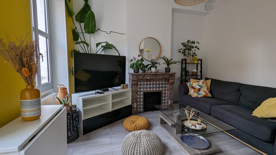 Communal lounge/ TV room, TV and multimedia, Living room, Seating area, Evening entertainment, flat iron