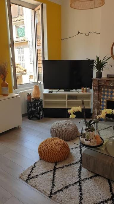 Communal lounge/ TV room, TV and multimedia, Living room, Seating area, Evening entertainment