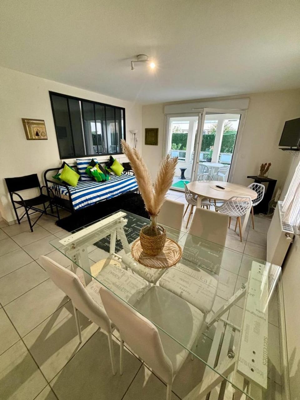 3 chambres, métro tram à 50 m, parking privé ! Apartment in Vaulx-en-Velin