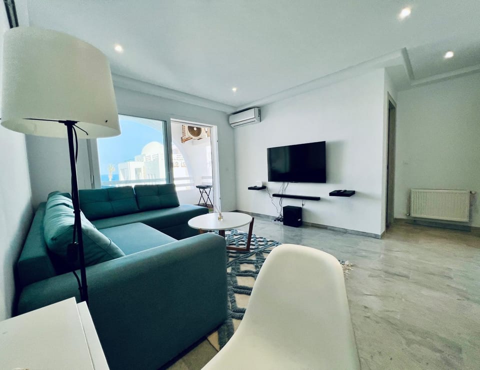 Communal lounge/ TV room, TV and multimedia, Living room, Seating area, Evening entertainment