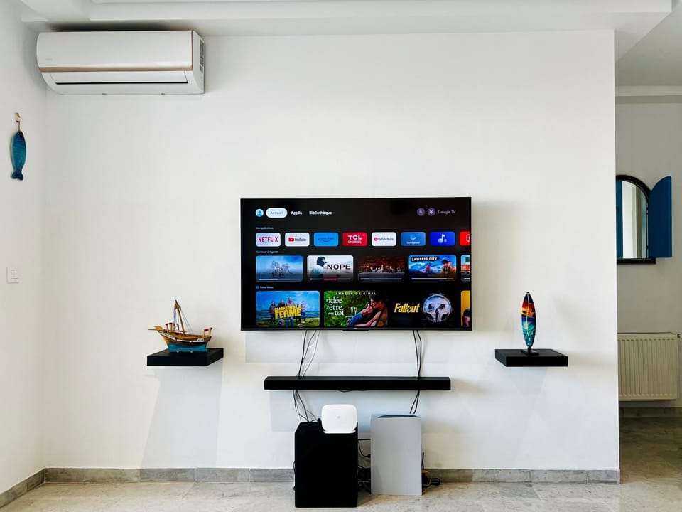 Communal lounge/ TV room, TV and multimedia, Decorative detail, Evening entertainment, heating, air conditioner