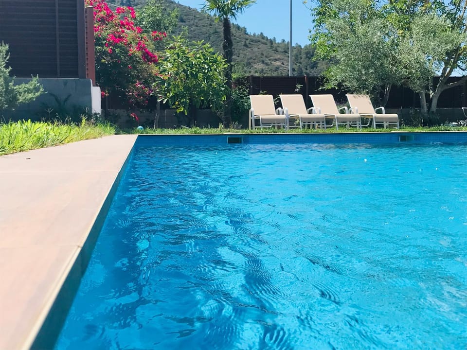 Garden view, Mountain view, Swimming pool, sunbed