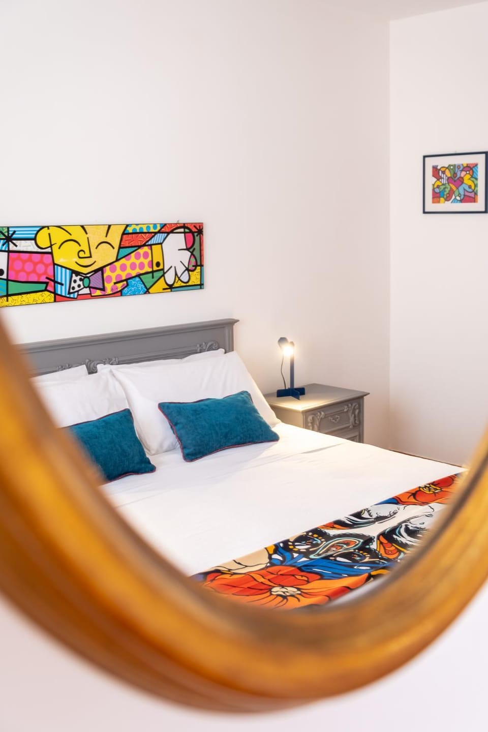 Bed, Photo of the whole room, Decorative detail, Bedroom