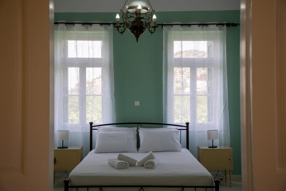 Cheloni Manor House Apartment in Islands
