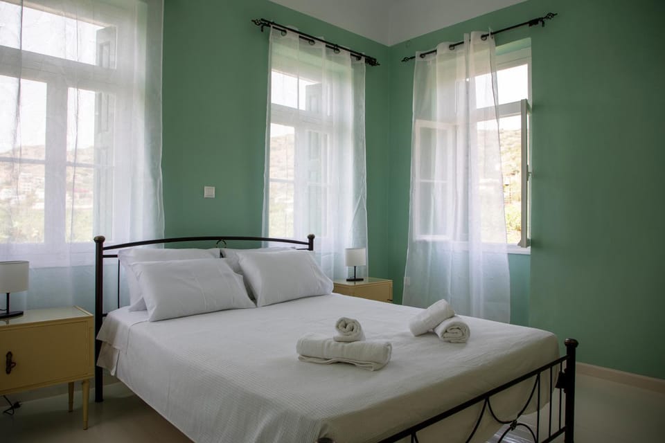 Cheloni Manor House Apartment in Islands