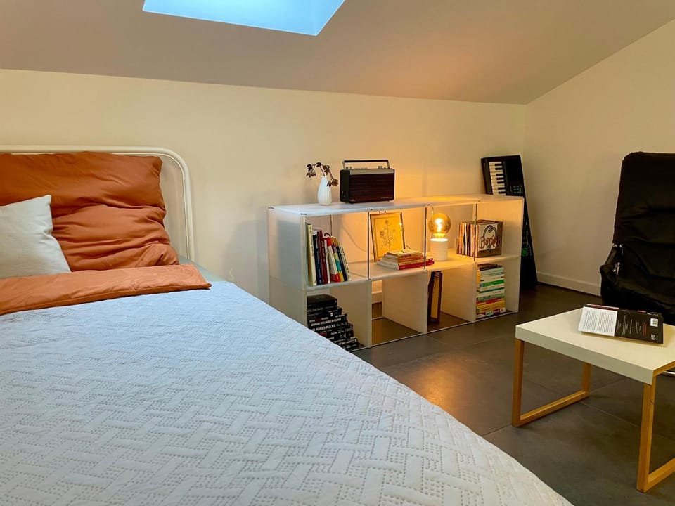 Library, Seating area