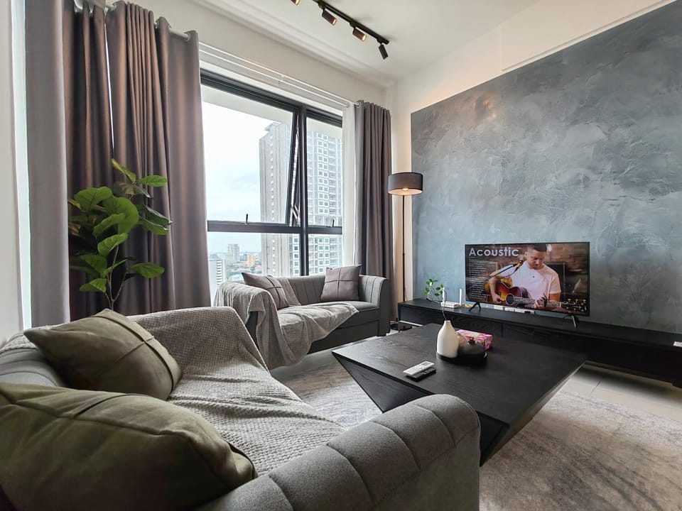 TV and multimedia, Living room, Seating area, Evening entertainment