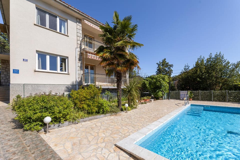 Property building, Day, Swimming pool