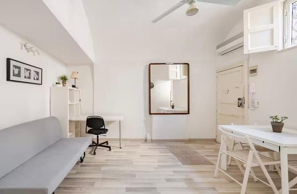 Living room, Seating area, air conditioner