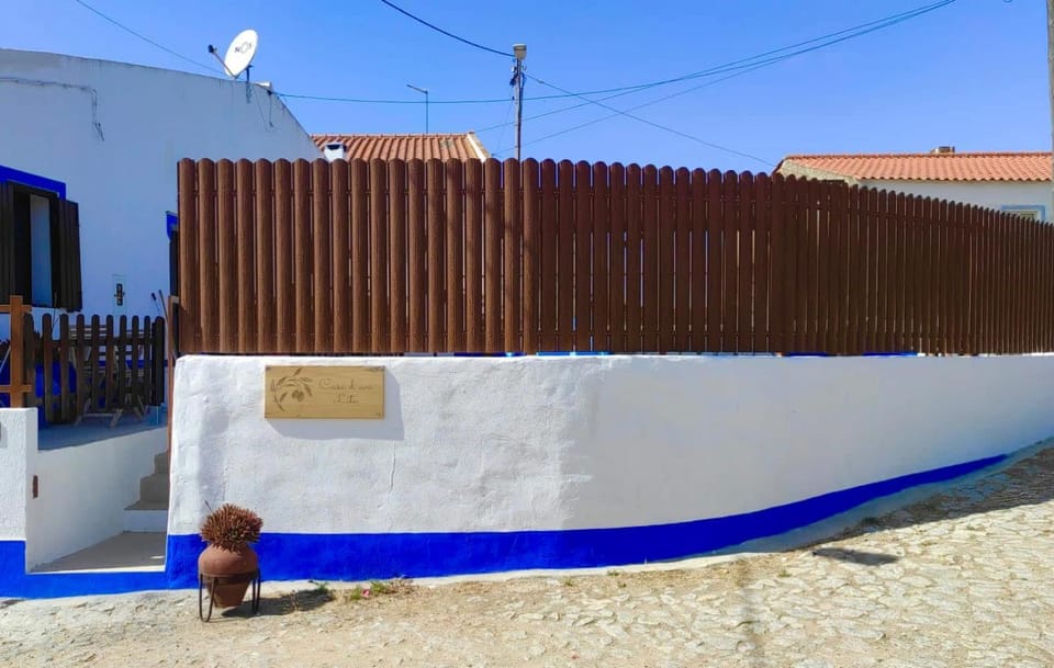 Property building, Facade/entrance, Off site, Day