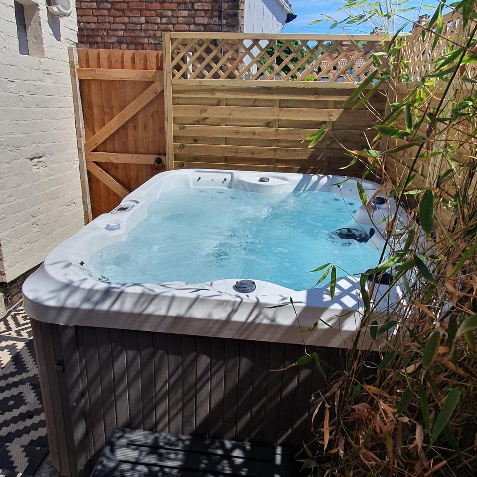 Hot Tub, Hot Tub, Spa and wellness centre/facilities