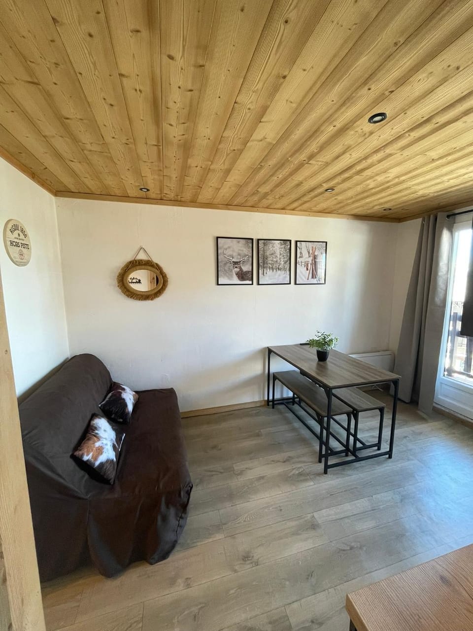 Risoul 1850 studio Résidence LesFlorins2 pour 4 pers avec accès direct sur les pistes Apartment in Piedmont