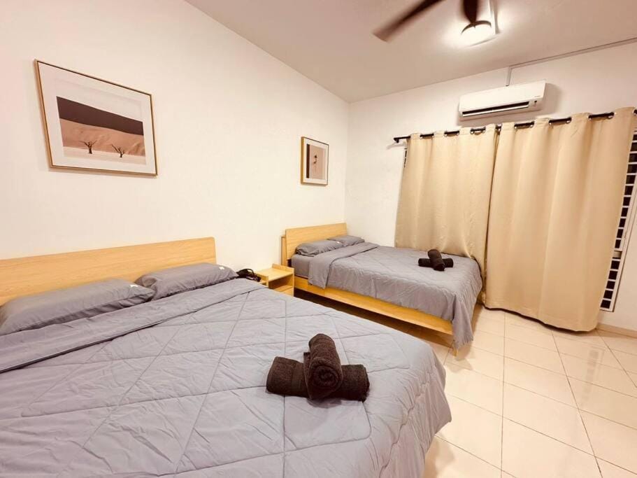 Kuala Selangor 16pax, Karaoke ,End lot 3 Storey House in Selangor, Malaysia