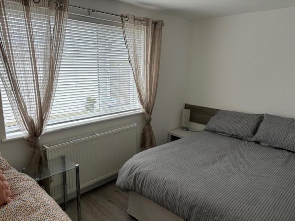 Prestatyn 2-Bed Bungalow Sleeps 5 with Hot Tub House in Prestatyn