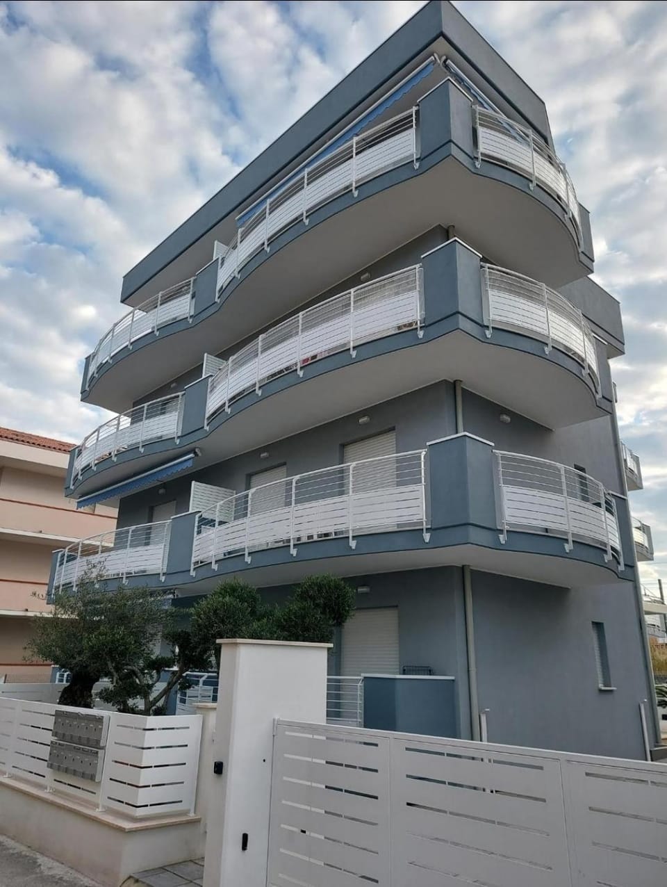 Property building, Day, View (from property/room), Balcony/Terrace