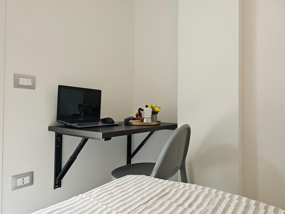 Seating area, Bedroom
