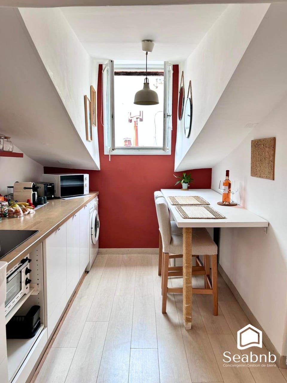 Kitchen or kitchenette