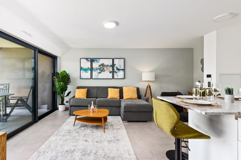 Kitchen or kitchenette, Living room, Seating area, Dining area