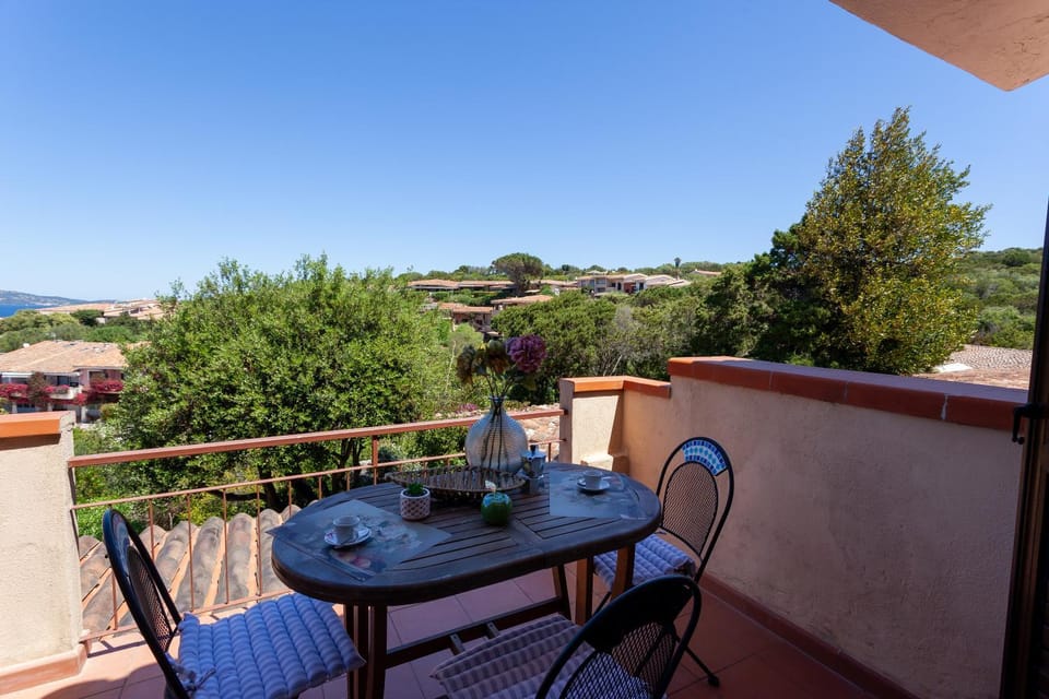 Patio, Day, Natural landscape, View (from property/room), Balcony/Terrace, Dining area, Mountain view