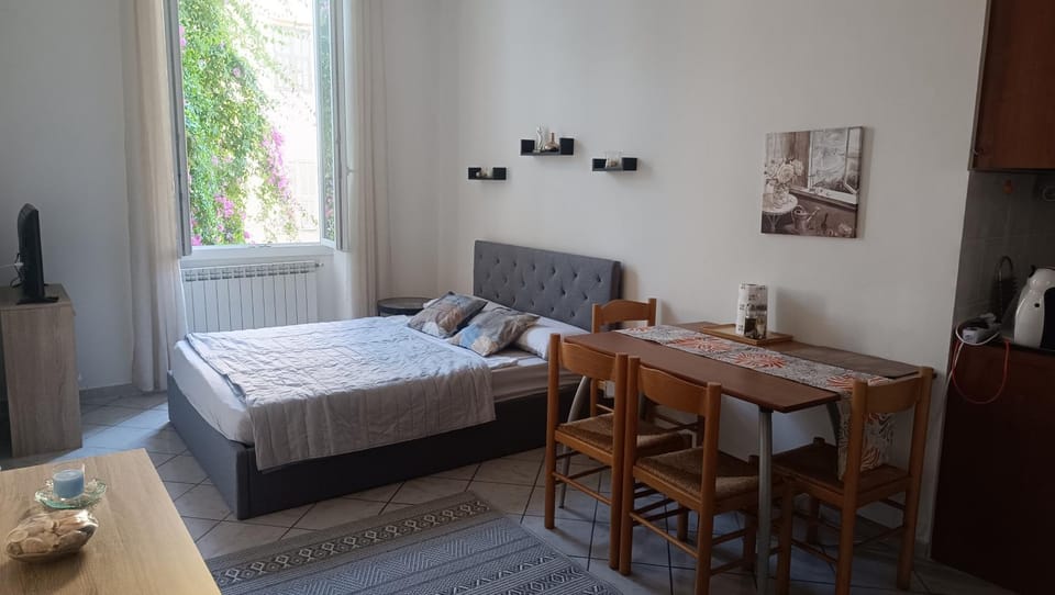 Bed, Living room