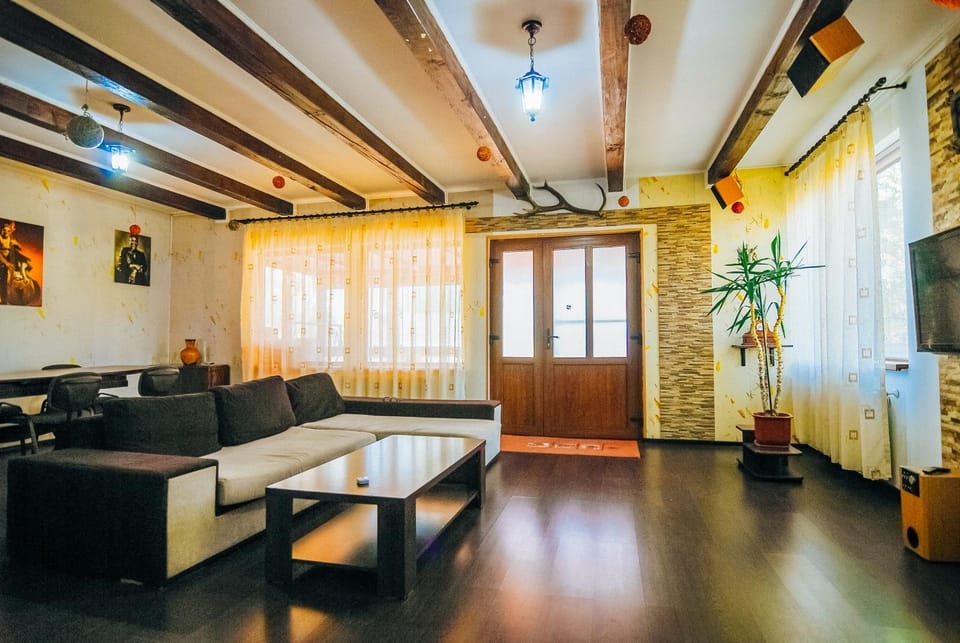 Communal lounge/ TV room, TV and multimedia, Living room