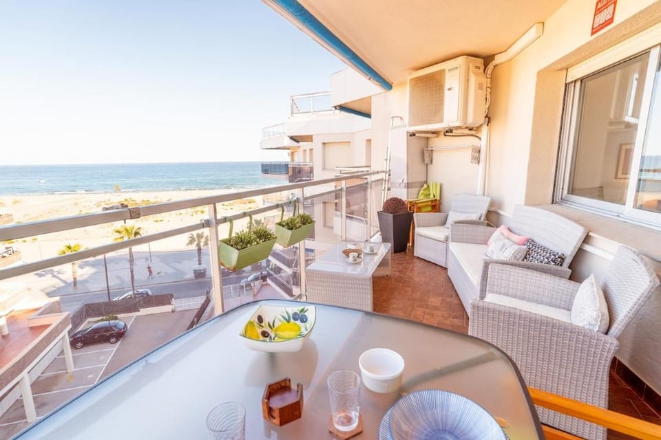 Inspira - Unik Vacation Apartment in Torredembarra