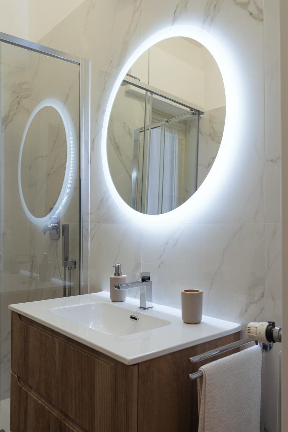 Bathroom, towels