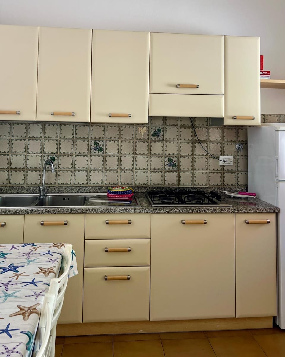 Kitchen or kitchenette, pet friendly, stove