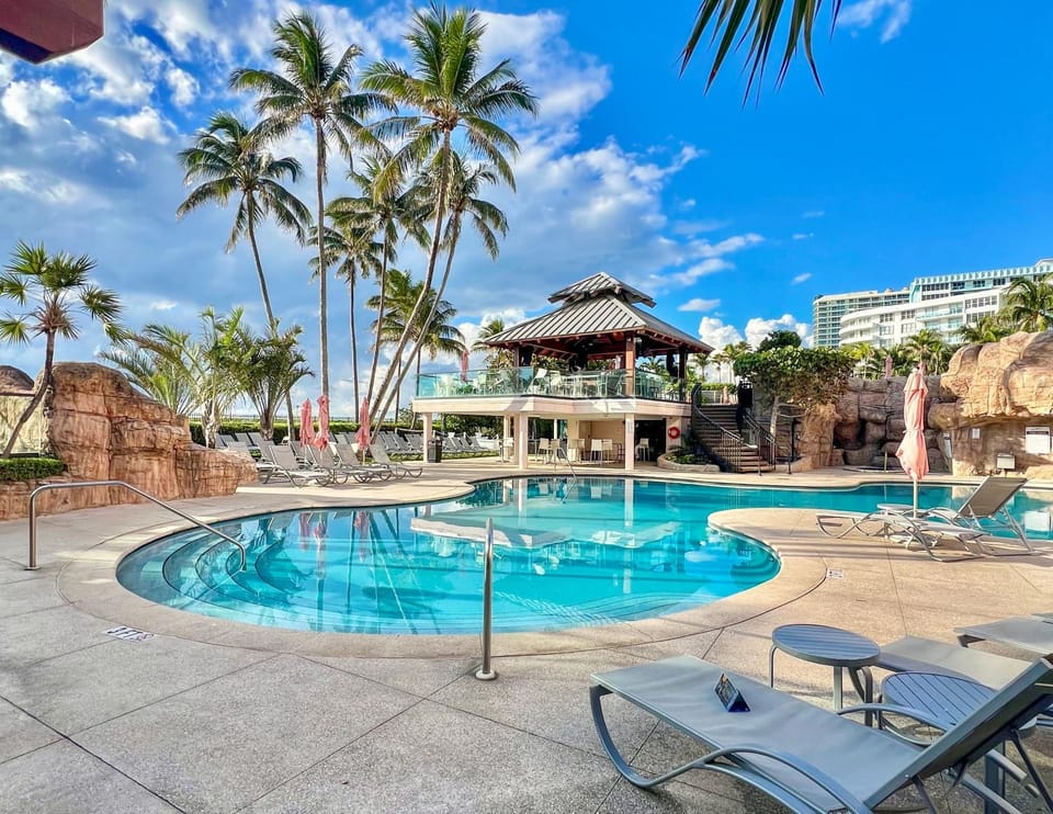 Pool view, Swimming pool, sunbed