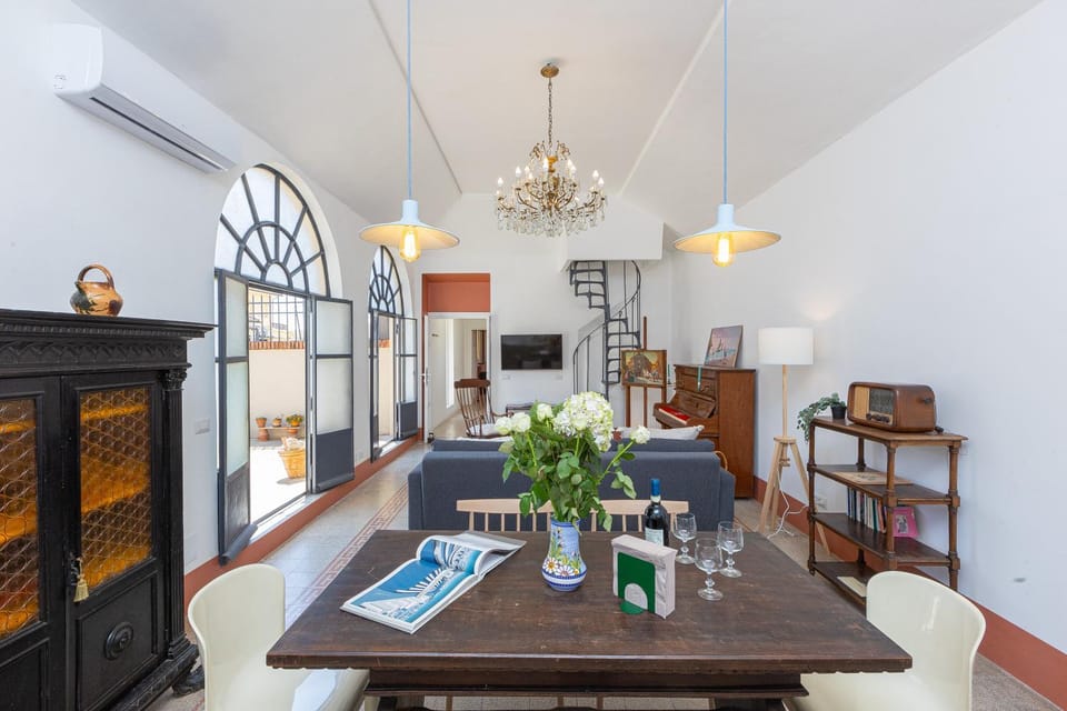 Living room, Seating area, Dining area
