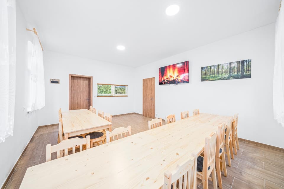 Communal lounge/ TV room, Communal lounge/ TV room, TV and multimedia, Seating area, Dining area, Evening entertainment