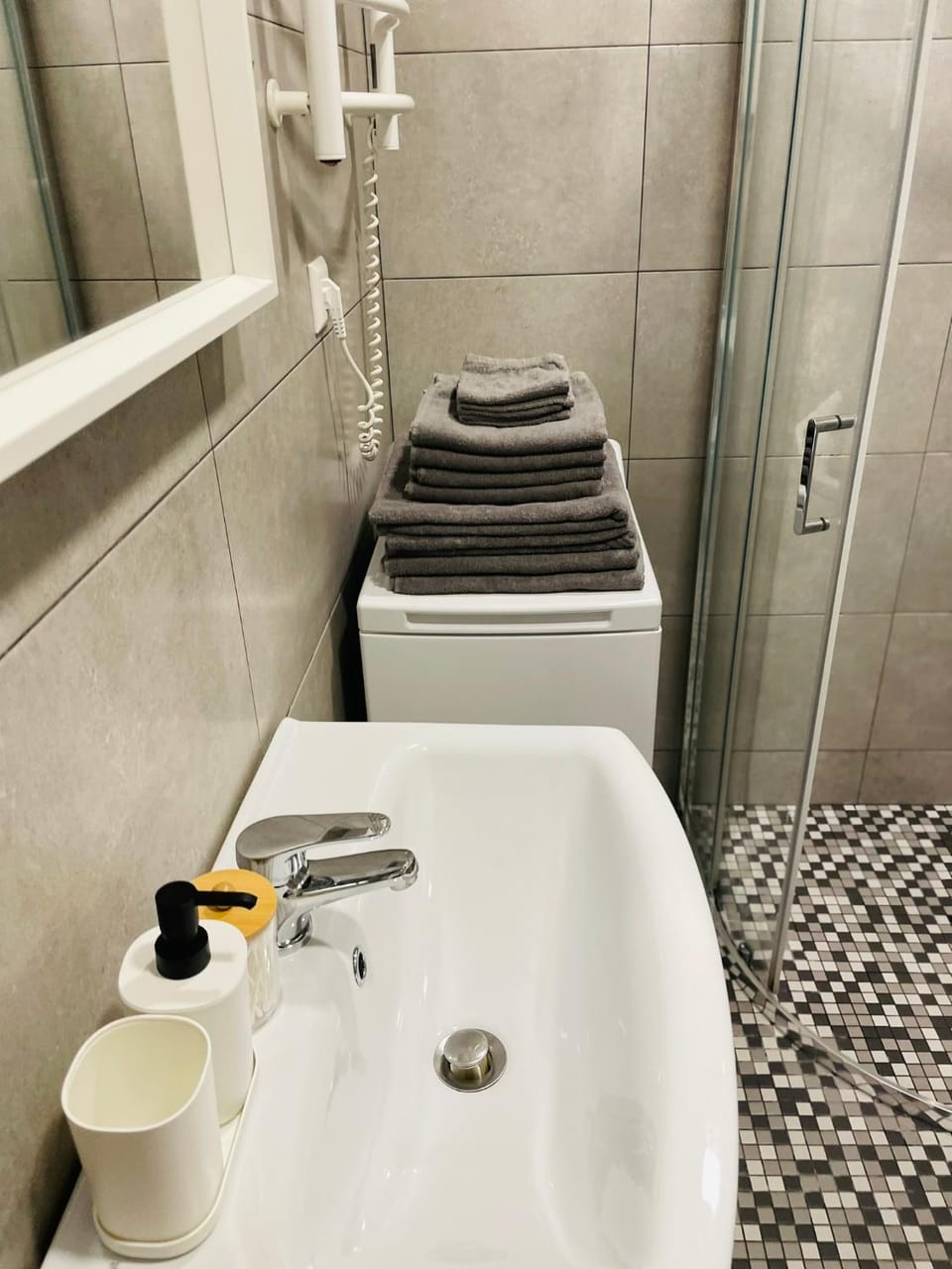 Shower, Bathroom, towels