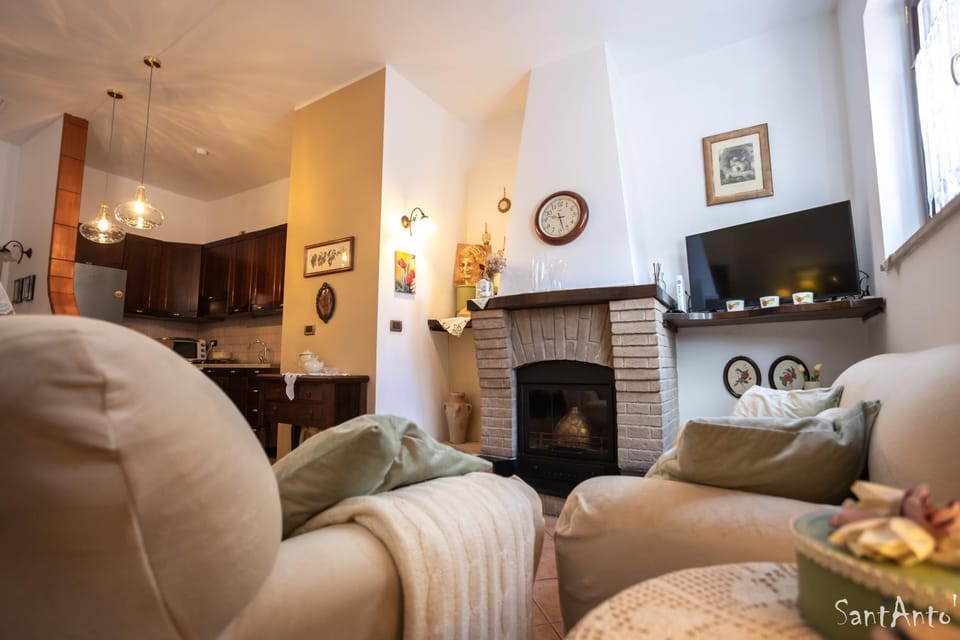Communal lounge/ TV room, Living room, Evening entertainment