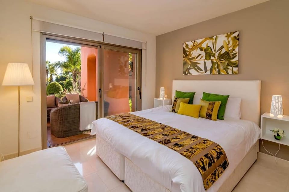 Spacious 3BR Apartment in New Golden Mile, Ideal for Families & Long Stays Apartment in Costa del Sol