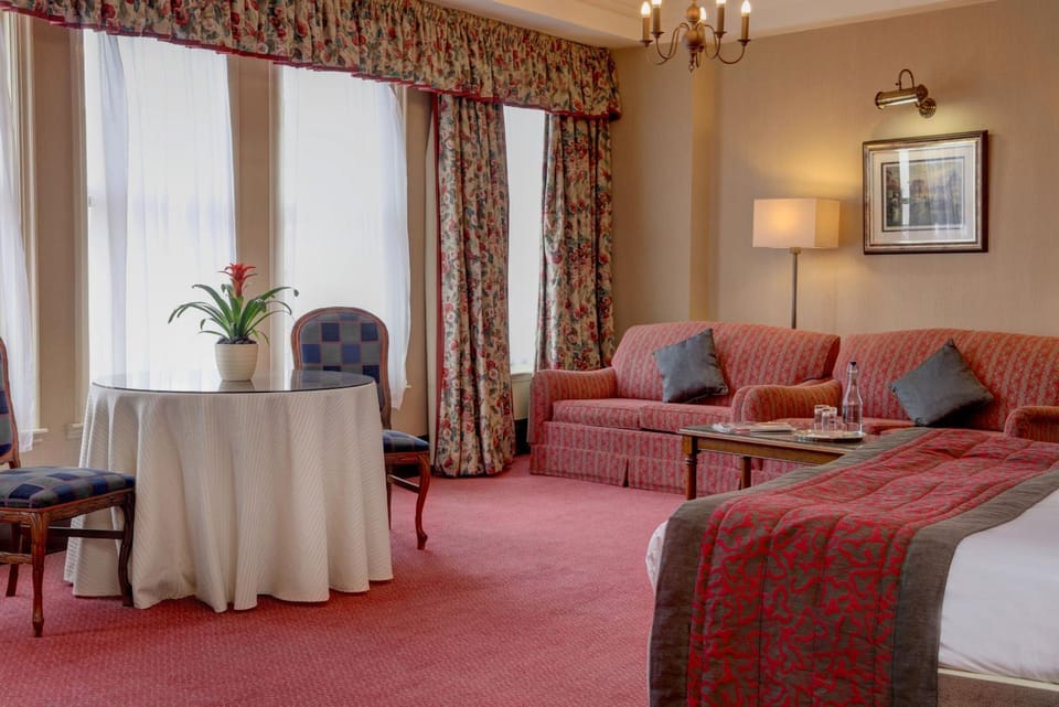 Bathroom, TV and multimedia, Coffee/tea facilities, Living room, Seating area, Bedroom