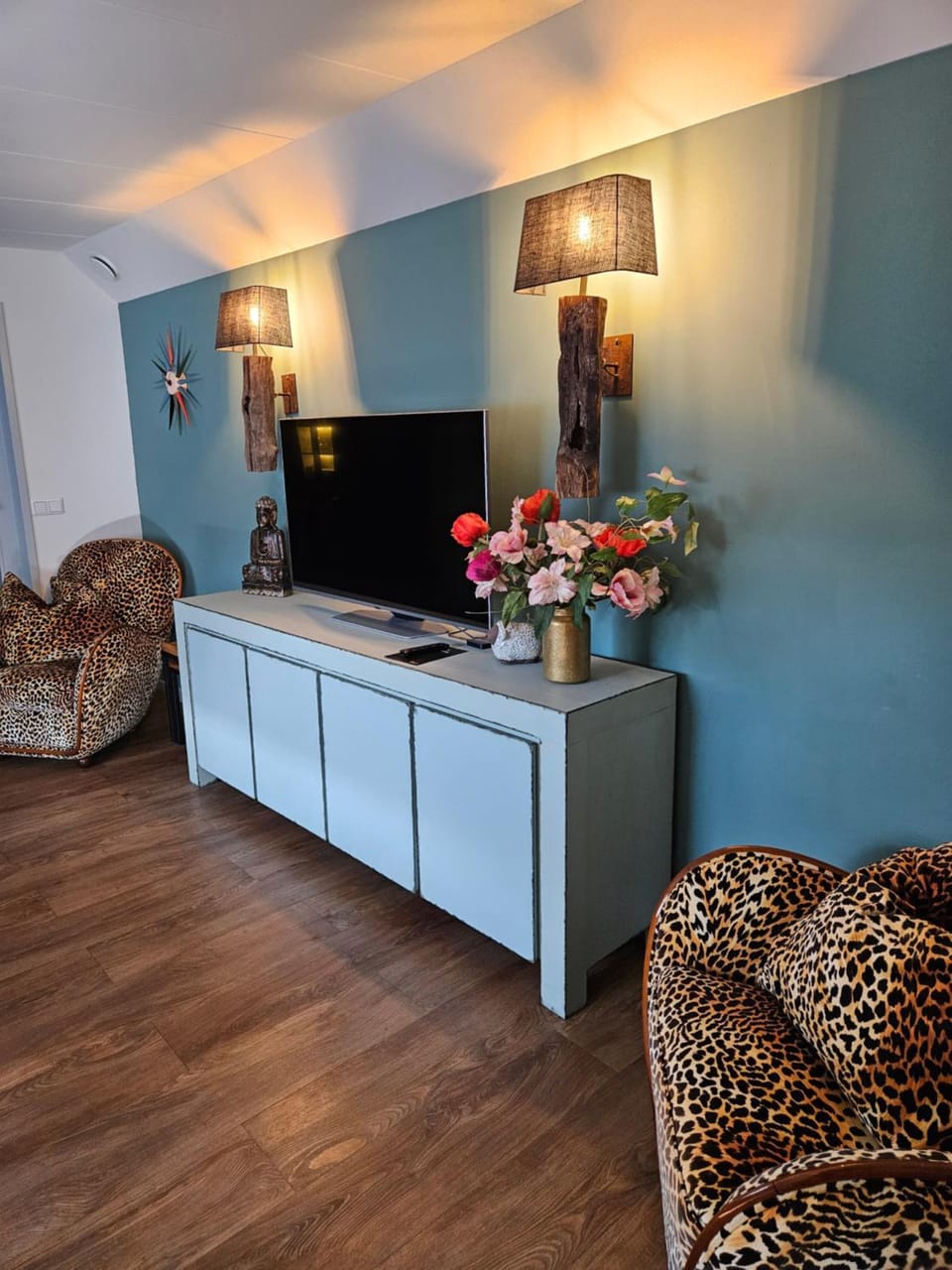 TV and multimedia, Seating area