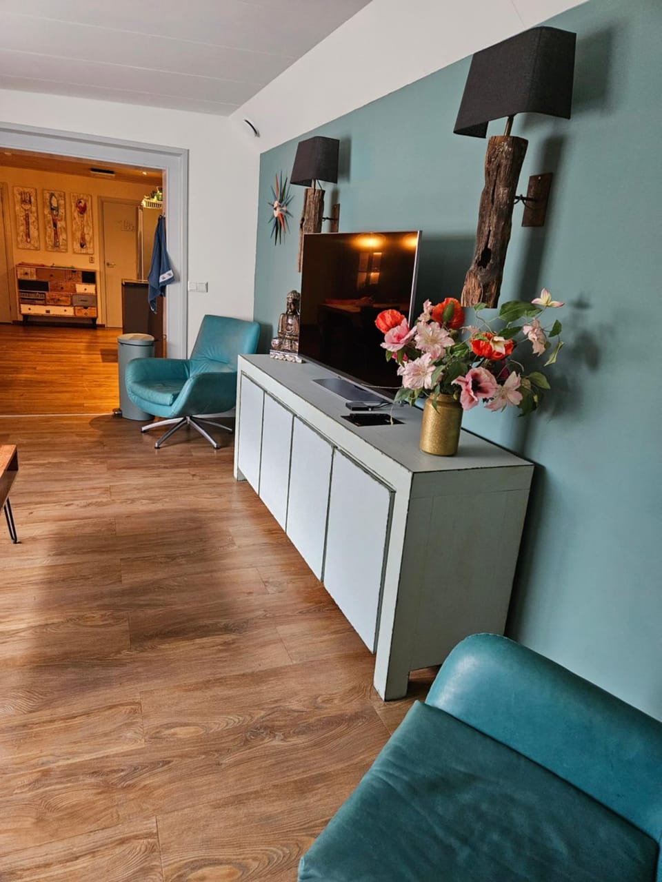 TV and multimedia, Seating area