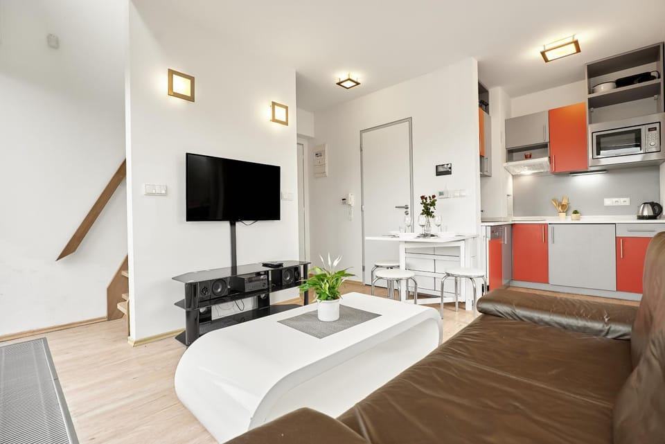 TV and multimedia, Kitchen or kitchenette, Living room, Seating area