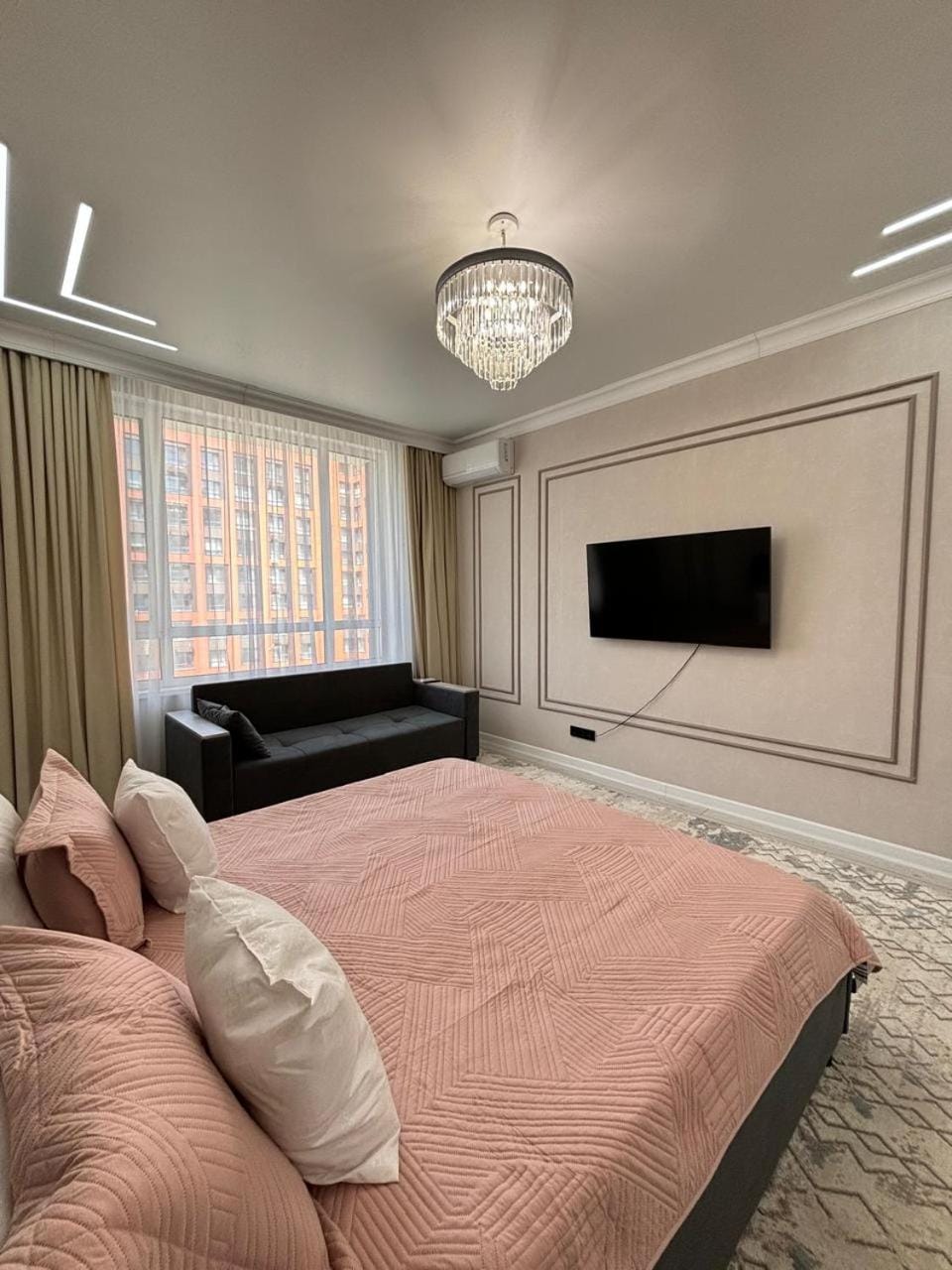 Living room, Seating area, Guests