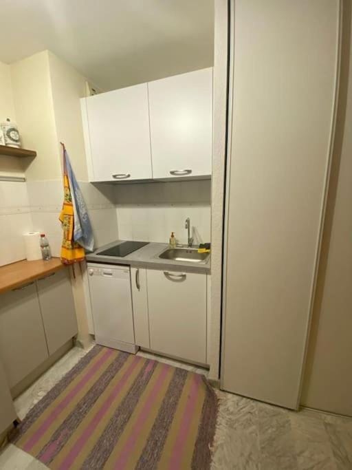 PALM ROYAL - Apt for 4 with balcony - 5 minutes from the beach Apartment in Antibes