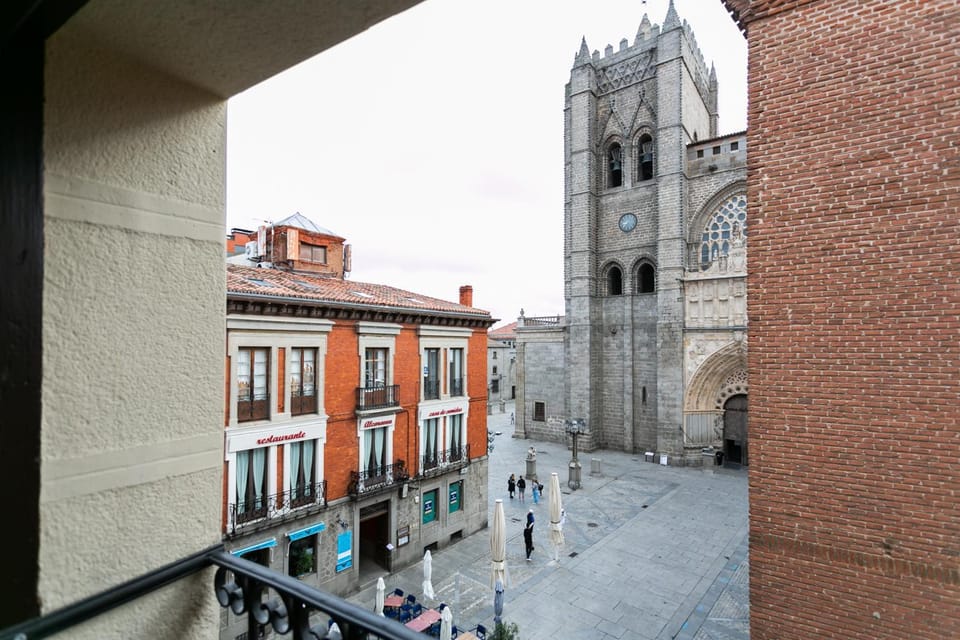 View (from property/room), City view, Landmark view, Street view