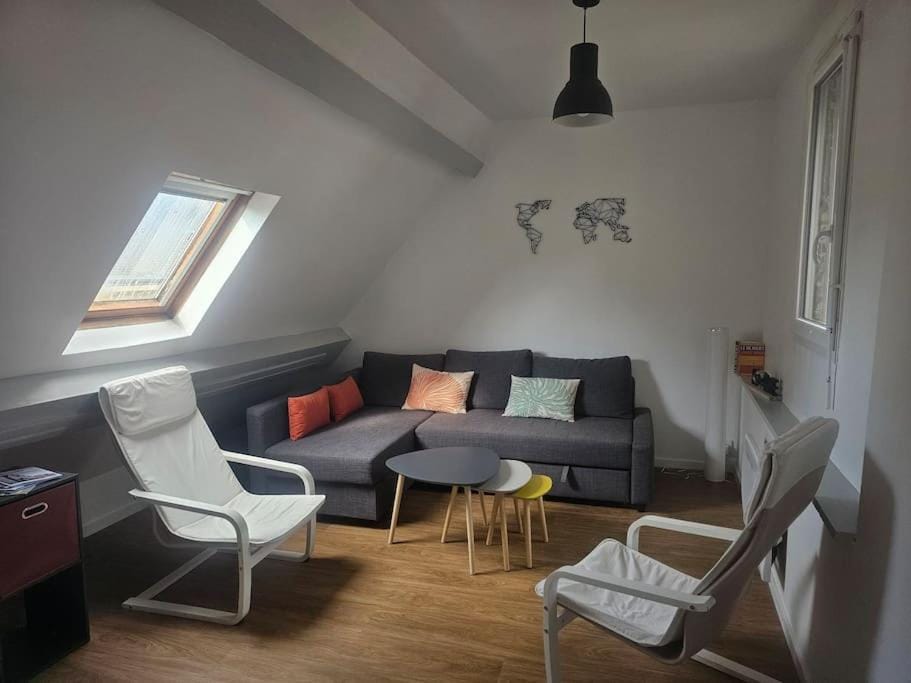 Living room, Seating area