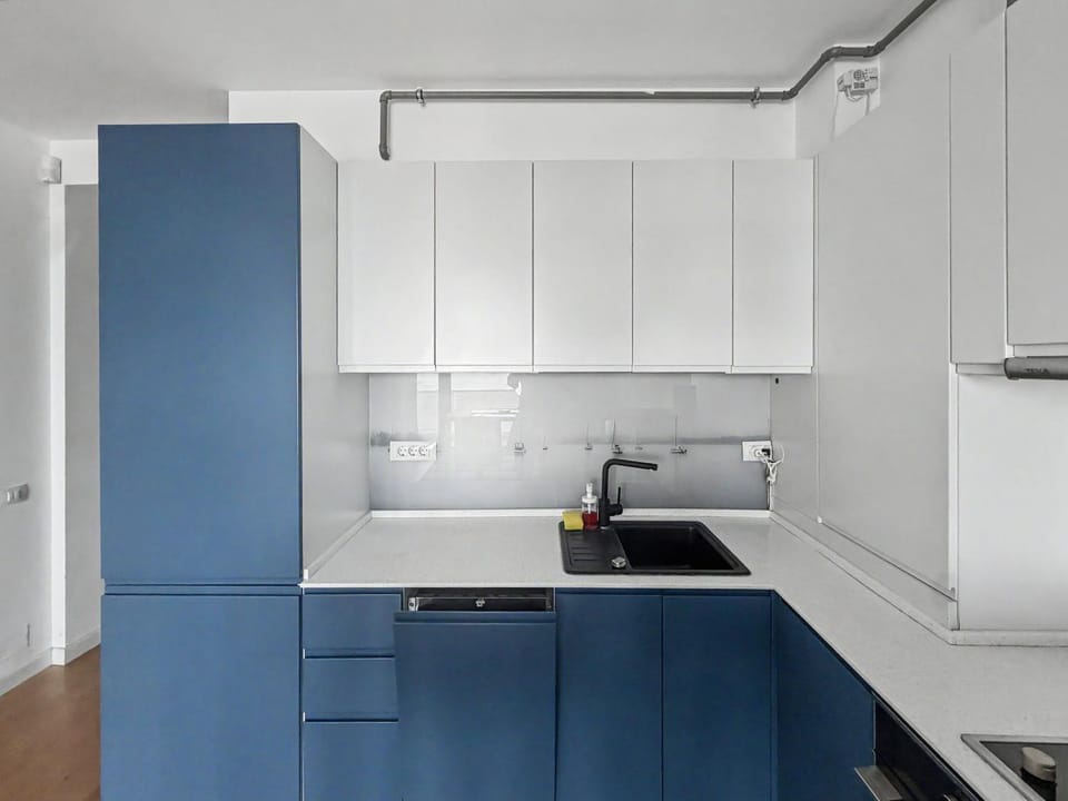 Kitchen or kitchenette, oven, stove