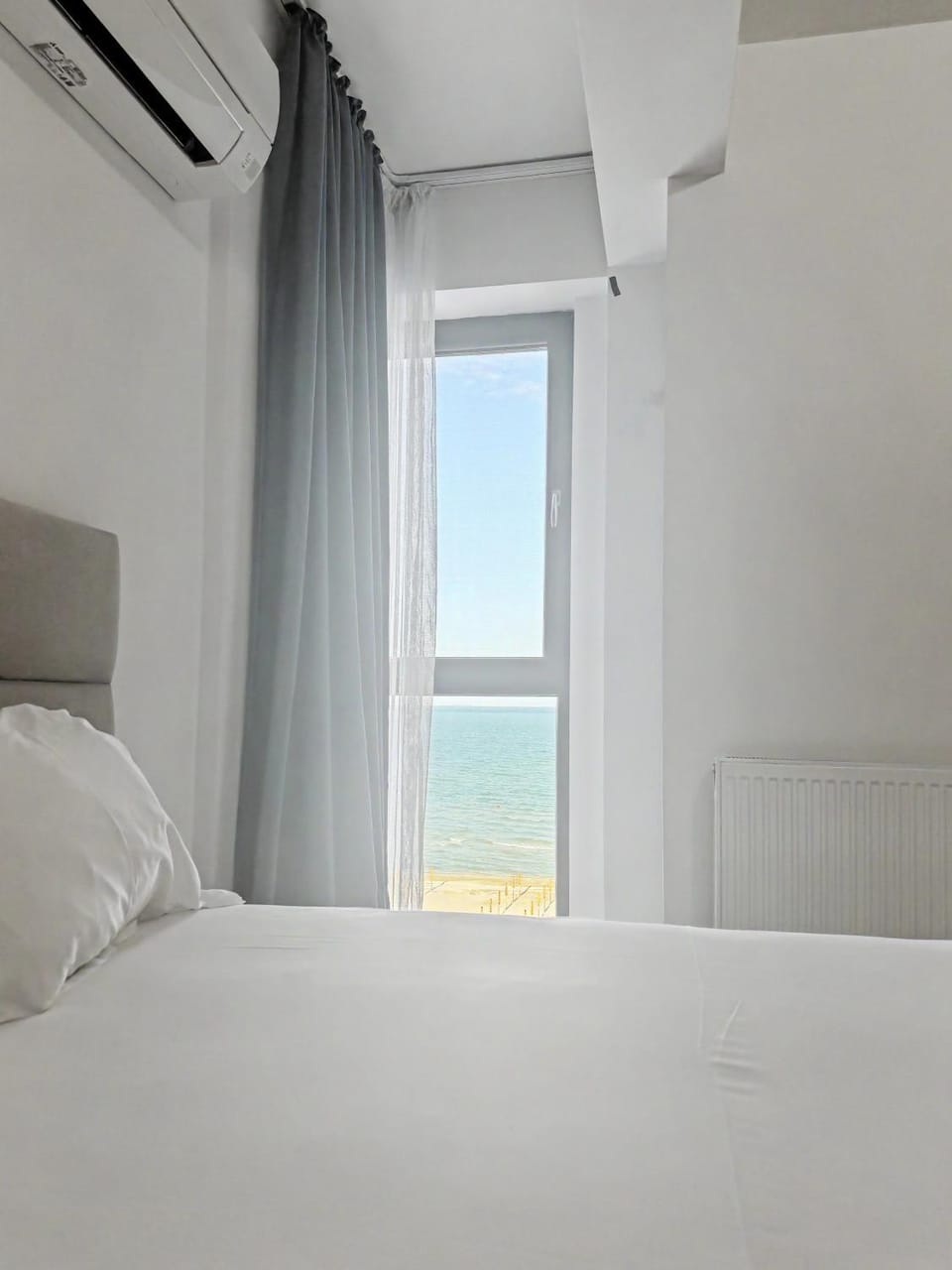 Bed, Natural landscape, Photo of the whole room, Bedroom, Sea view, internet, air conditioner