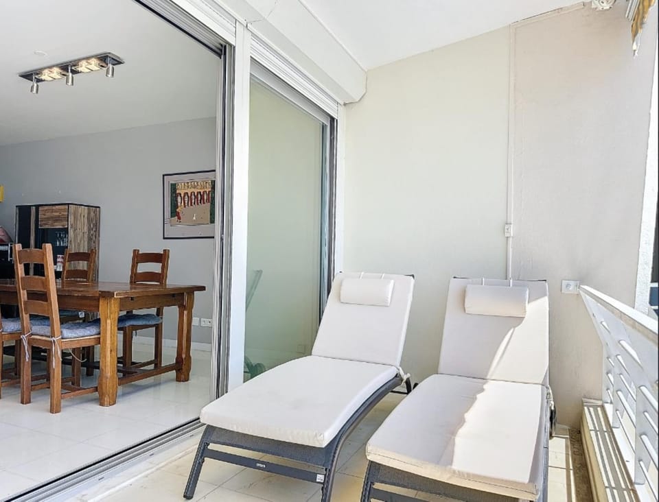 Patio, Balcony/Terrace, sunbed