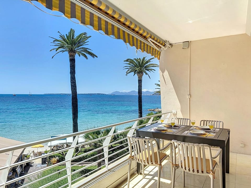Patio, Day, Natural landscape, View (from property/room), Balcony/Terrace, Balcony/Terrace, Dining area, Beach, Sea view