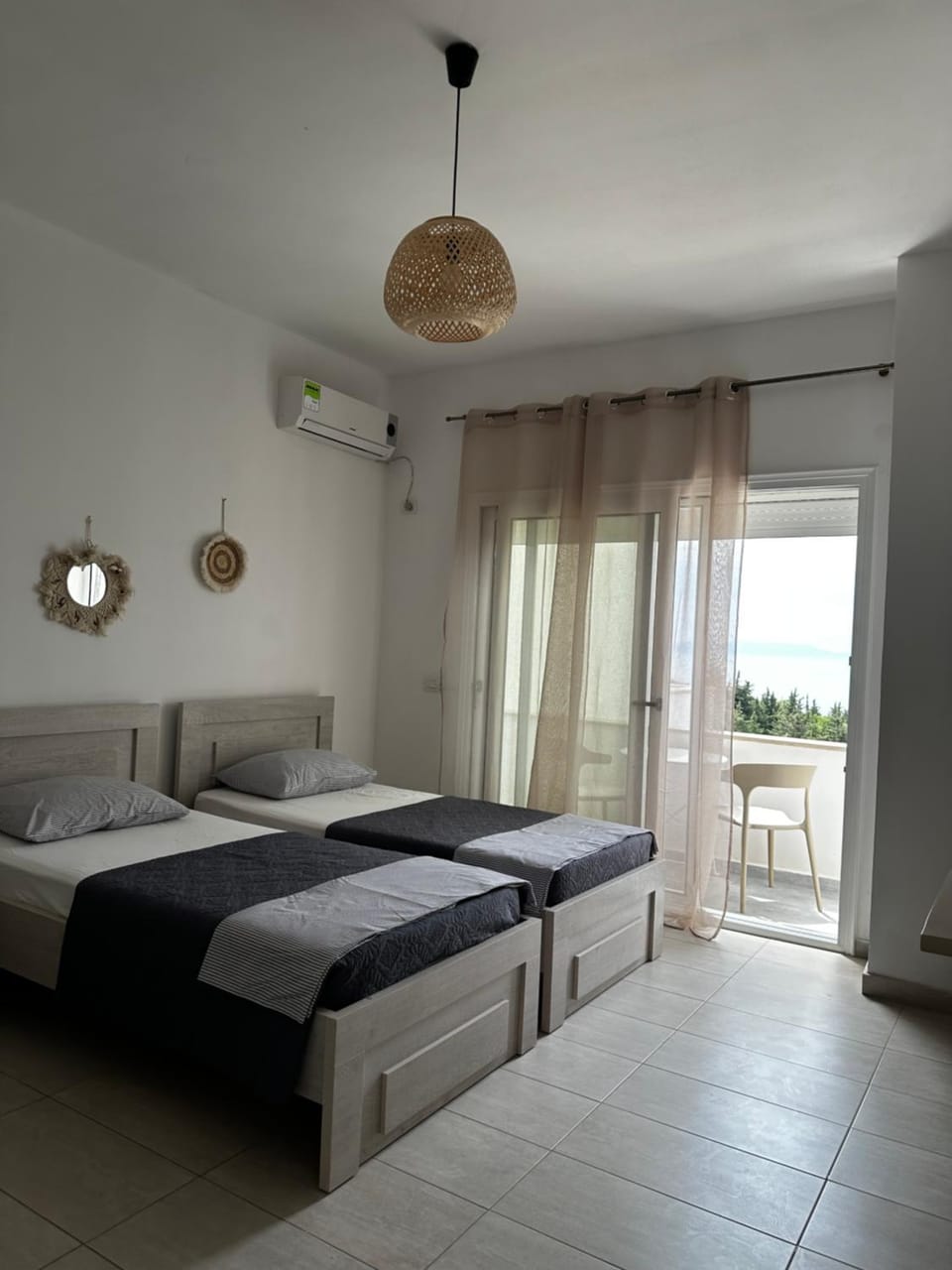 Bedroom, air conditioner